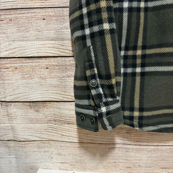 RealTree Men's Small Green Plaid Shirt - Picture 5 of 9